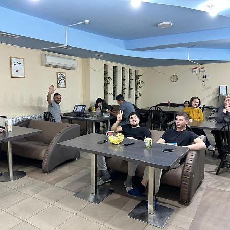 Fox Hostel Almaty Luaran gambar